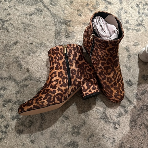 Comfortview cheetah boots, 10w - Picture 2 of 4